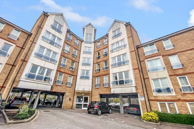 Thumbnail Flat for sale in Fairfield Square, Gravesend, Kent