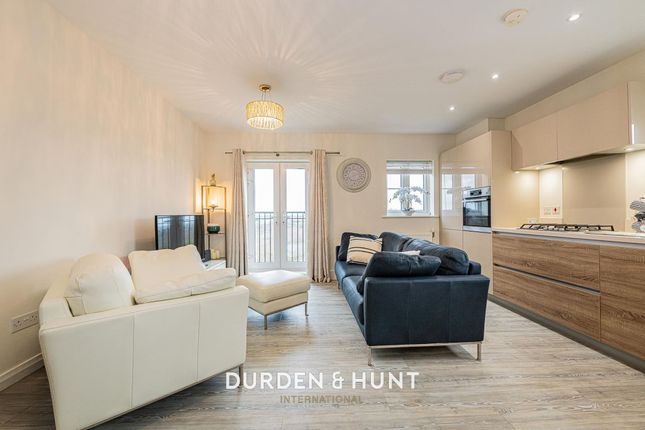 7 Foxglove House, Chigwell photo 2