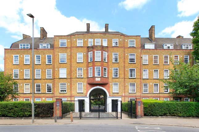 Flat for sale in Archer House, Vicarage Crescent, Battersea, London