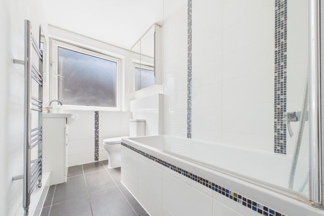 Flat 8, 18, Bramley Hill, South Croydon photo 3