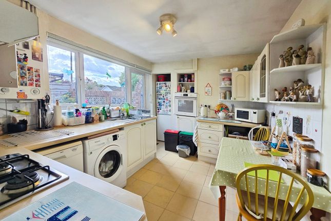 1, Waverley Gardens, Ash Vale photo 4