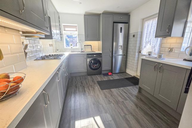15, Tanfields Grove, Corby photo 2