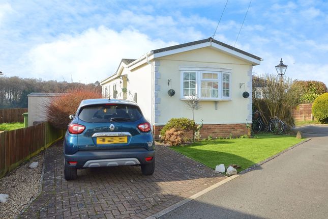 2-bed caravan on 4, Brickhill Farm North, Half Moon Lane, Luton, £200,000
