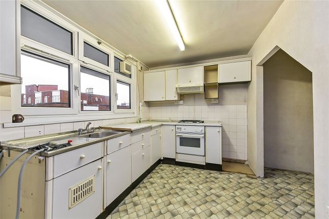 18, Woking Close, London photo 3