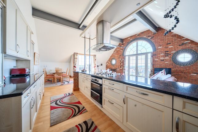 13, Silver Strand West, Eastbourne photo 4