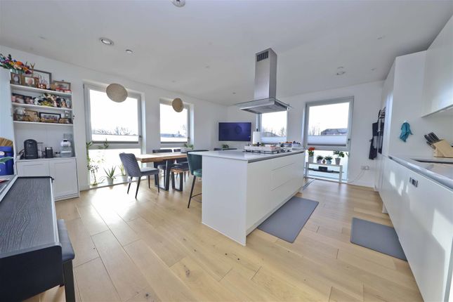 Flat 14, Dakota House, 17 Hornchurch Road, Uxbridge photo 4