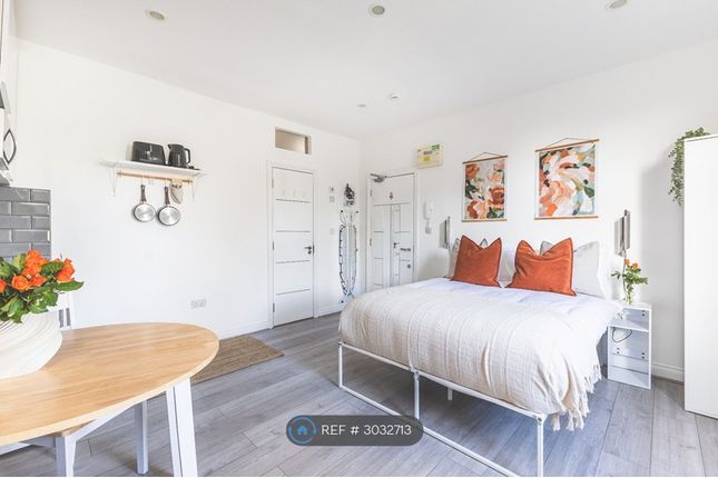 Fordwych Road Flat, London photo 4