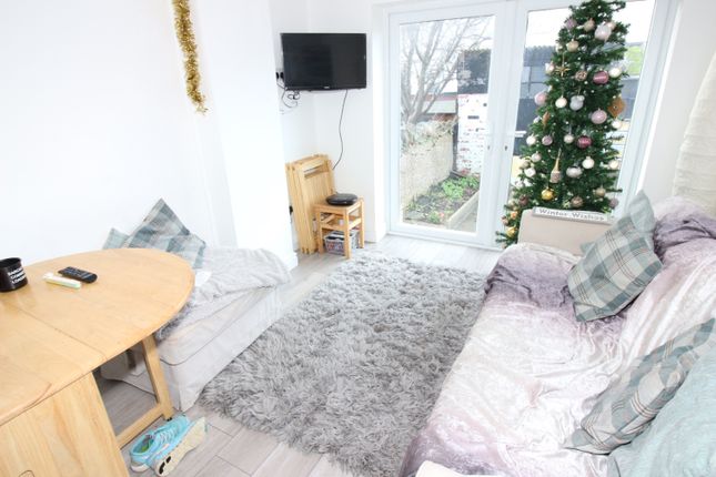13, Lisvane Street, Cardiff photo 2