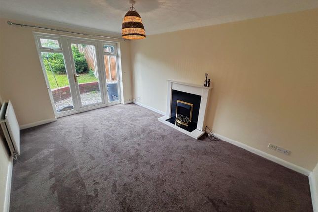 16, Woburn Drive, Brierley Hill photo 2