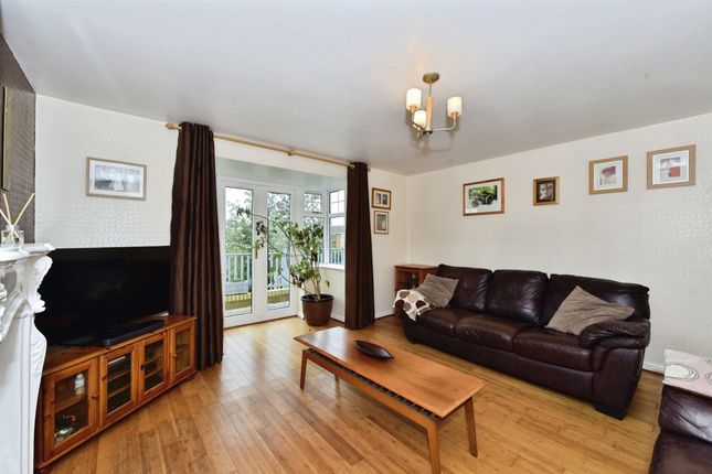 5, John Hibbard Crescent, Sheffield photo 4
