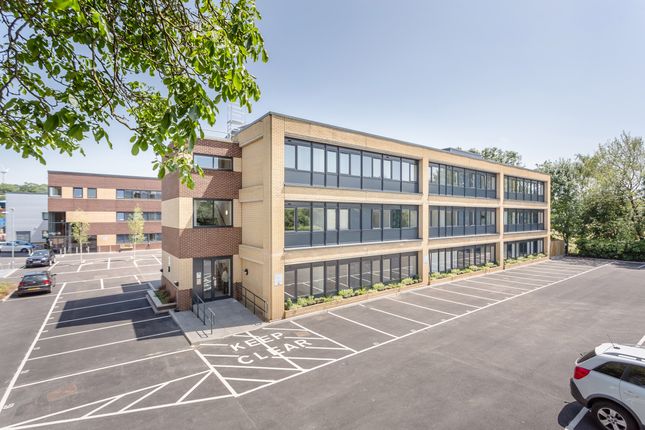 Thumbnail Flat to rent in Pinnacle House, Home Park Mill Link, Kings Langley, Hertfordshire