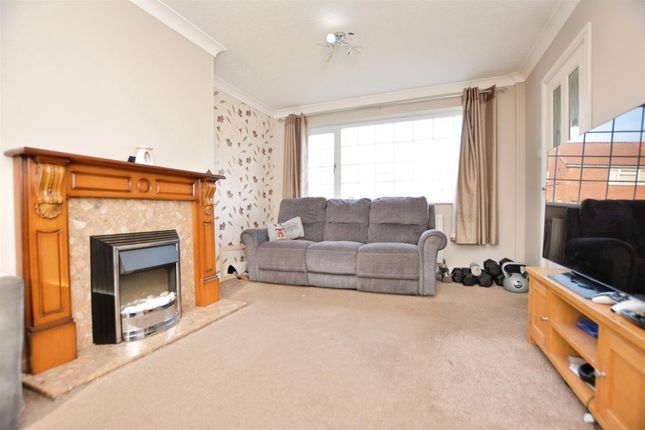 16, Lunns Crescent, Barton-Upon-Humber photo 2