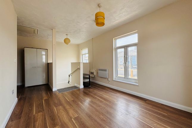 Flat 1, 63, Nelson Road North, Great Yarmouth photo 4