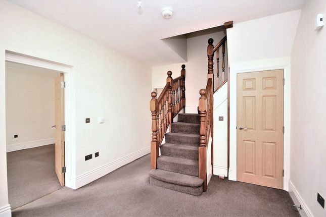 10, Halkin Close, Preston photo 4