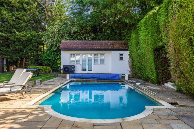 Bel-Air, California Lane, Bushey photo 4