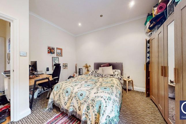 Flat to rent in Cable Street, London