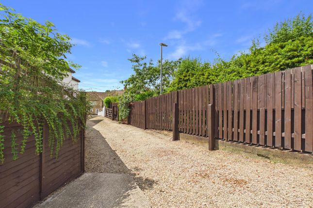 71E, Lowden, Chippenham photo 2
