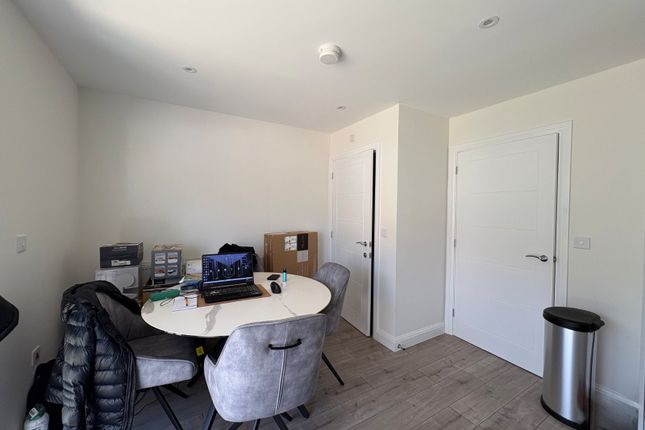 7, Barnes Way, Hull photo 4