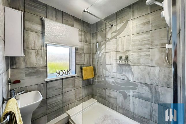 8, Nunnery Lane, Brighouse photo 4