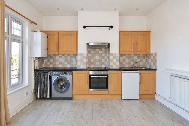 16a The Avenue, Highams Park photo 4