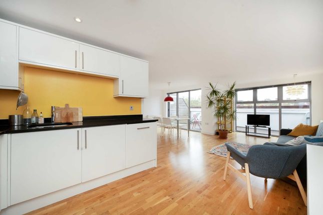 Flat for sale in Holloway Road, London
