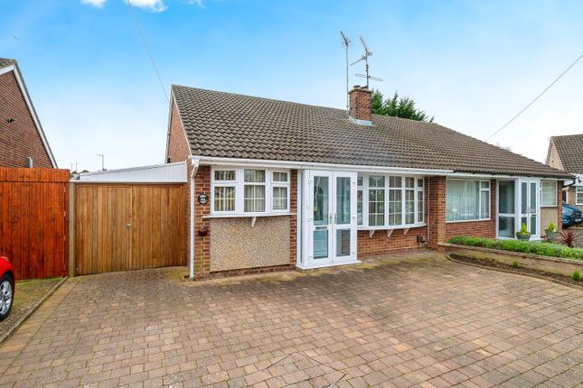 Bungalow for sale in Nappsbury Road, Luton, Bedfordshire