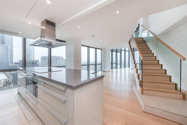 Thumbnail Flat to rent in No 1 West India Quay, 26 Hertsmere Road, London