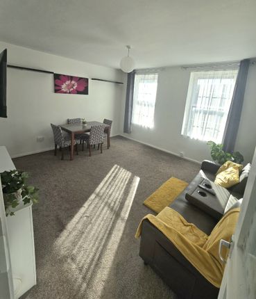 1-bed flat on Flat 21, Hazelwood House, Evelyn Street, London, £325,000