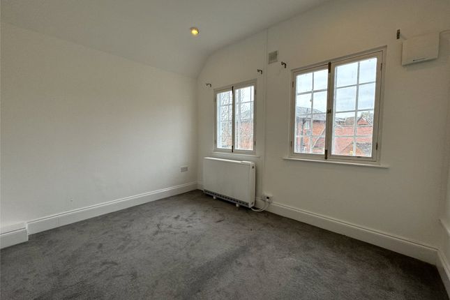Flat 4, 20-26, South Street, Surrey photo 3