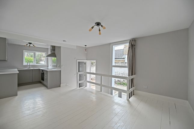 45, Sisters Avenue, Battersea, London, SW11 photo 2