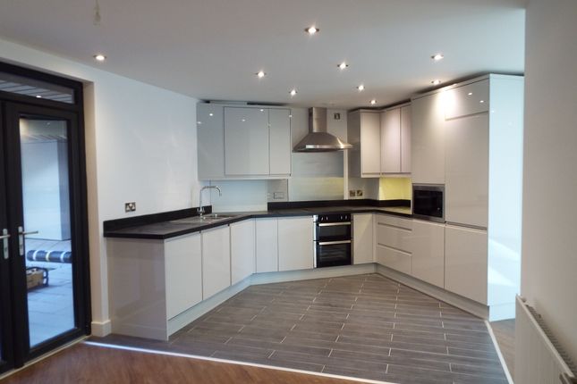 Thumbnail Flat to rent in Fox Street, Leicester