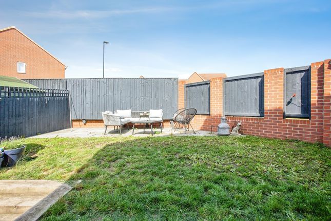 19, Blackbird Grove, Doncaster photo 4