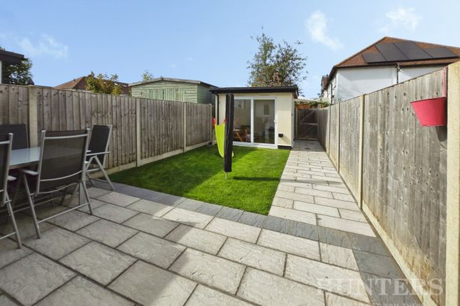 88, Arlington Drive, Carshalton photo 2