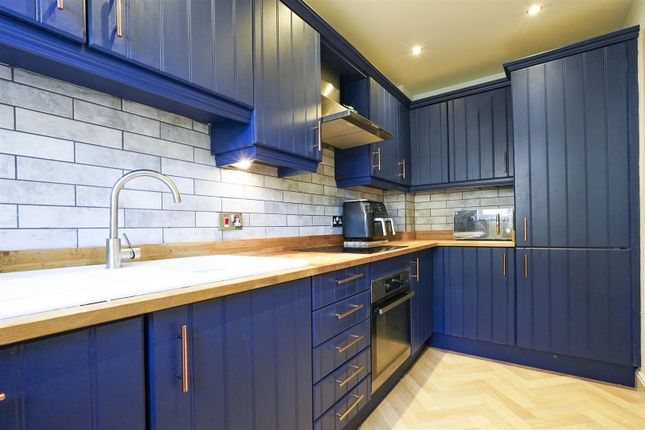 9, Haven Close, Halifax photo 2