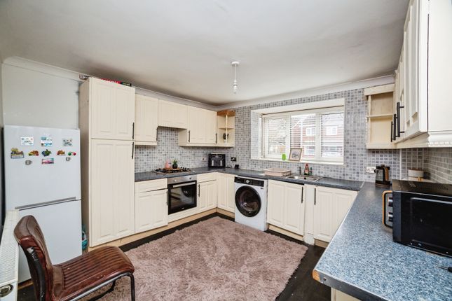 31, Pagnell Avenue, Rotherham photo 2