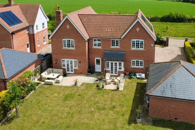 16 Mosscotts, Dunmow photo 3