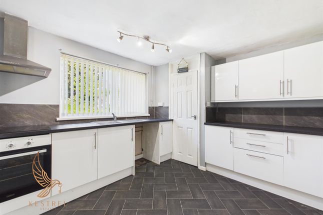 2, Hill Estate, Pontefract photo 4