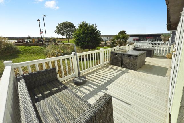 3 Waterfront, Hayes Country Park, Wickford photo 3