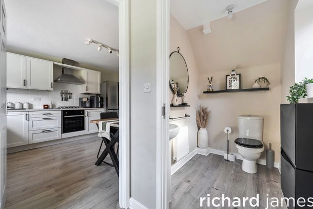 26, Crosstrees, Royal Wootton Bassett photo 4