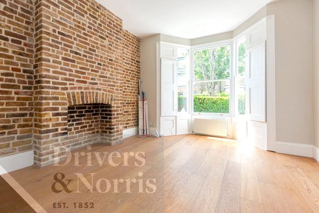 Flat for sale in Bryantwood Road, Islington, London