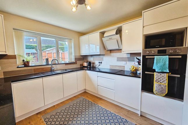 42, St. Davids Way, Knypersley photo 3