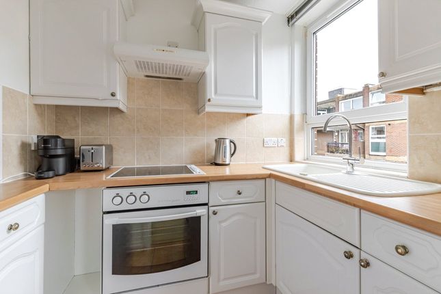Vanbrugh Court, Wincott Street photo 3