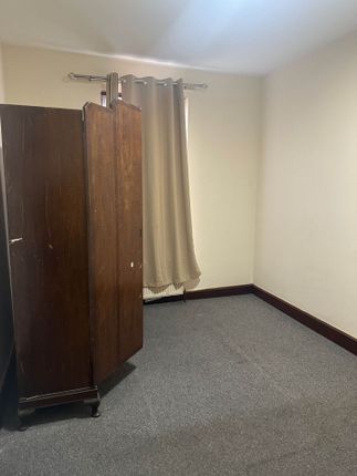 Flat 2, Vale Road, London photo 3