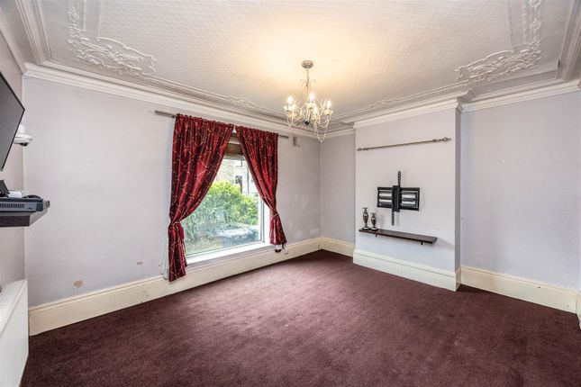 9, Springdale Avenue, Huddersfield photo 3