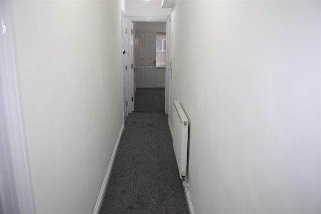 Flat to rent in High Street, Orpington