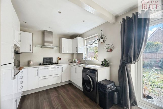 28, Merryfield Crescent, West Sussex photo 4