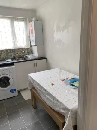 85 , Cricklewood Lane, London photo 3