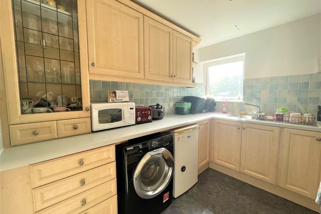 Flat to rent in Chapelfields, Charterhouse Road, Godalming, Surrey