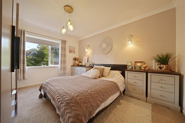 11, Meadow Head Drive, Sheffield photo 4