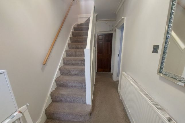 15 St. Leonards Grove, Bradford photo 2
